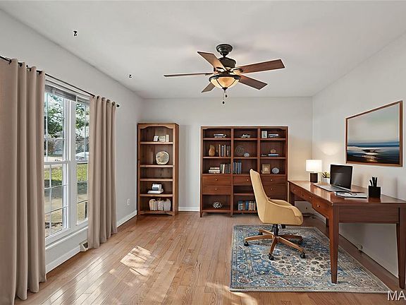 3rd image of 209 Hawthorne Dr
