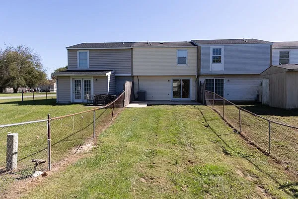 3 bed, 1000 sqft, $1,500 — Photo 2