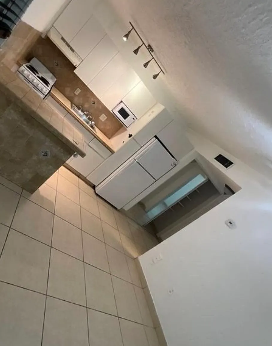 1 bed, 450 sqft, $2,200 — Photo 3