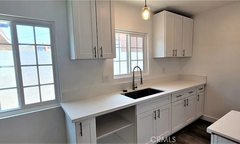 201 S Rowan Ave — Photo 1