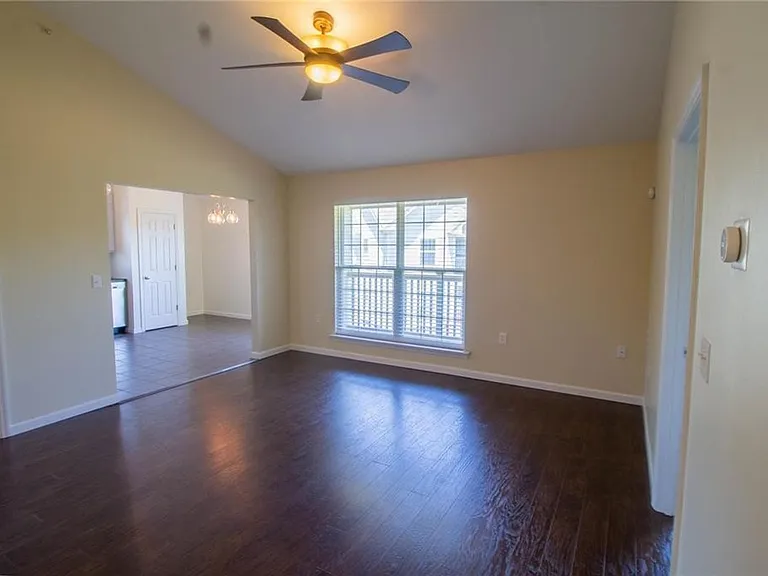 1832 Piedmont Cir — Photo 2