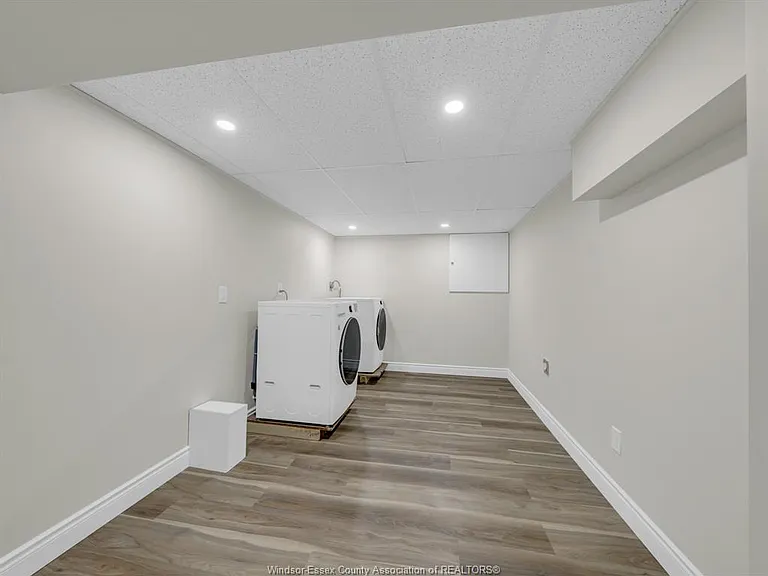 2823 Garvey Cres — Photo 38