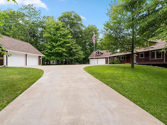 3rd image of 14526 Wildwood Dr