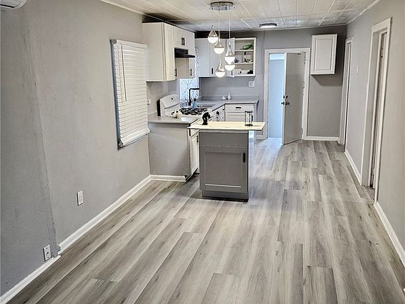 4th image of 340 W Congress St