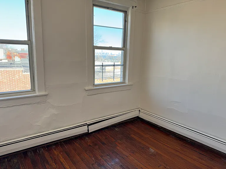 283 Van Duzer St #2 — Photo 5