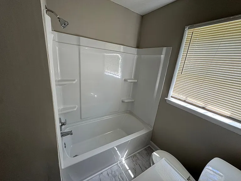 1103 McArthur Ave — Photo 3