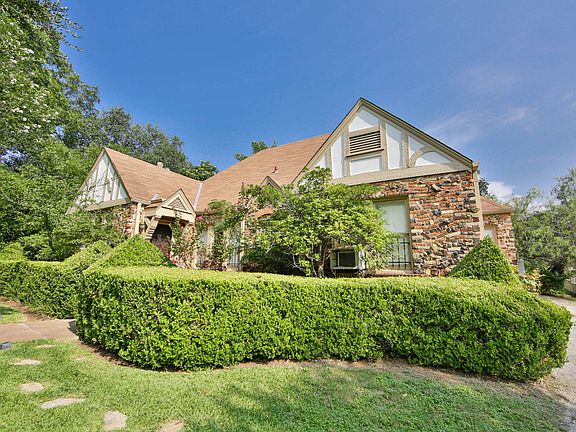 2nd image of 207 Parklane Dr