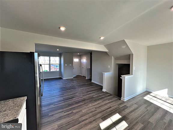5th image of 105 Williams St