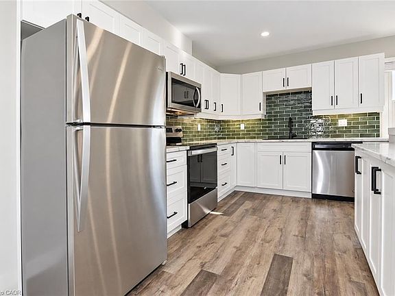4th image of 134 Oakside St