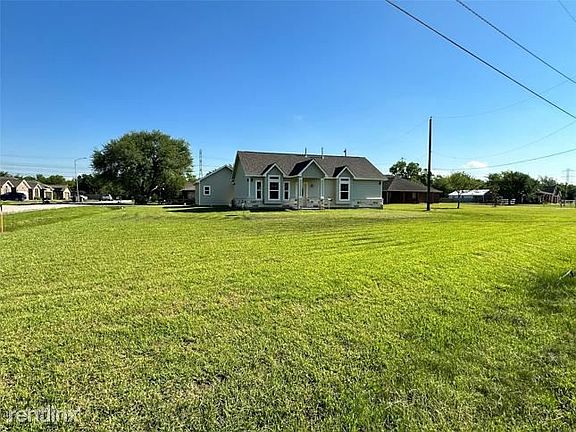 3rd image of 825 Mossey Dr