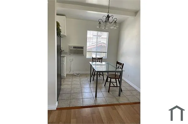 Building Photo - 905 N Ardmore Ave #5