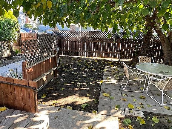 5th image of 245 W Elm Ave
