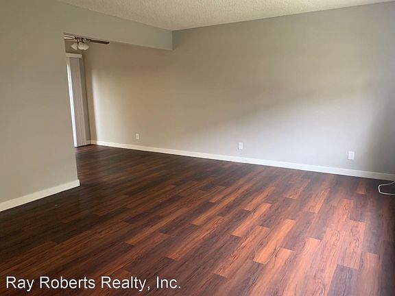 3rd image of 4424 Howard Ave