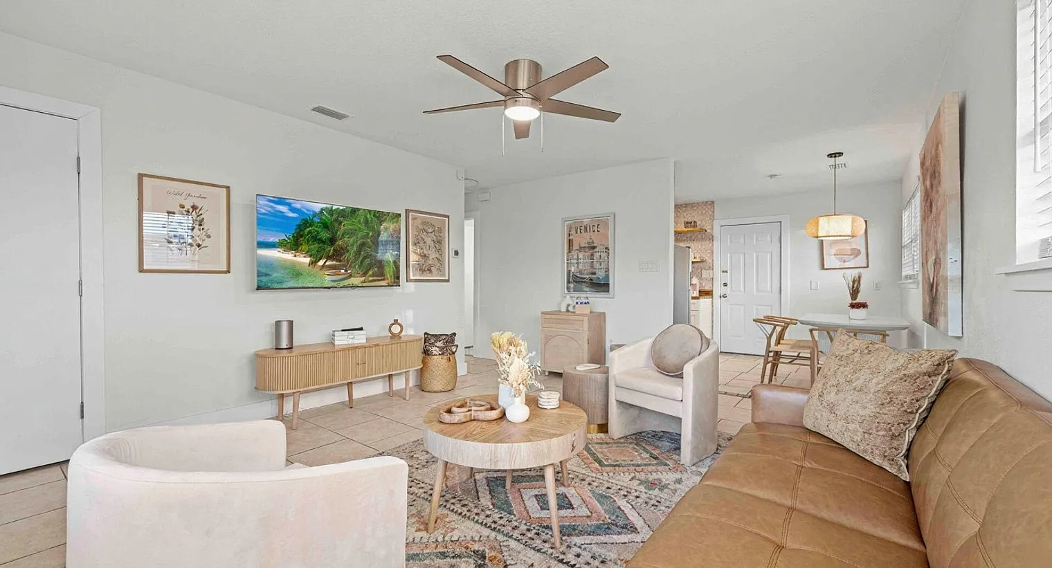 3 bed, 1.0 bath, 16791 sqft, $2,918 — Photo 2
