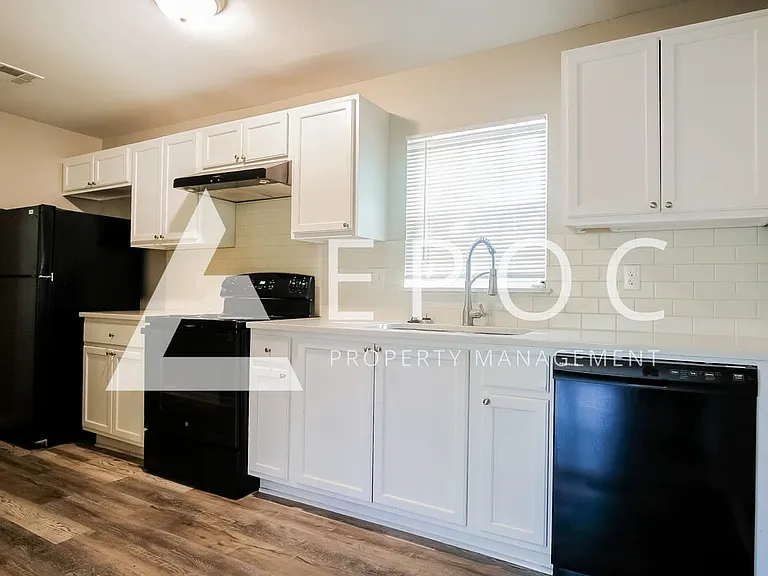 2026 E Young St — Photo 4