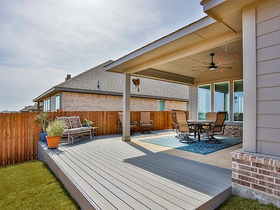 3rd image of 622 Juneau St