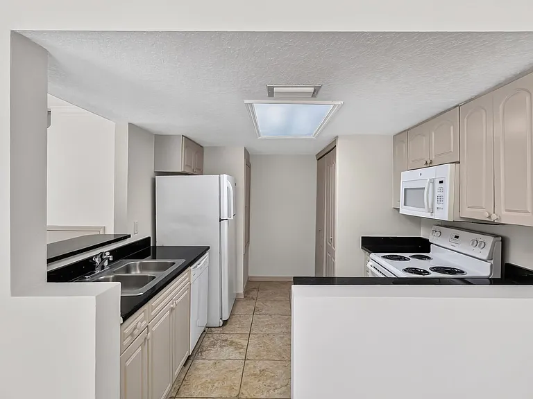 2204 Fan Palm Dr — Photo 11