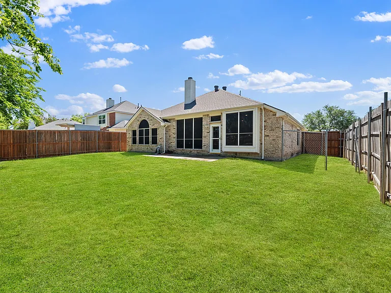 7512 Brookview Dr — Photo 5