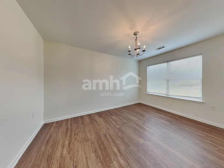 1524 Eastway Dr — Photo 8