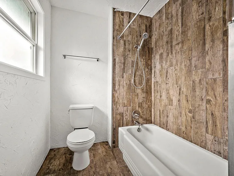 903 Aurora Cir #B — Photo 17