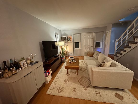 3rd image of 421 Mount Vernon Ave