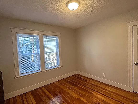 4th image of 16 Corinthian Rd #1