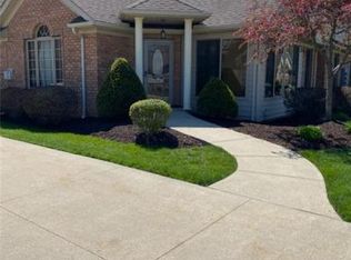 1113 Lauren Crest St SW, Hartville, OH 44632