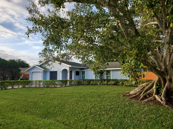 2489 Longboat Dr, Naples, FL 34104