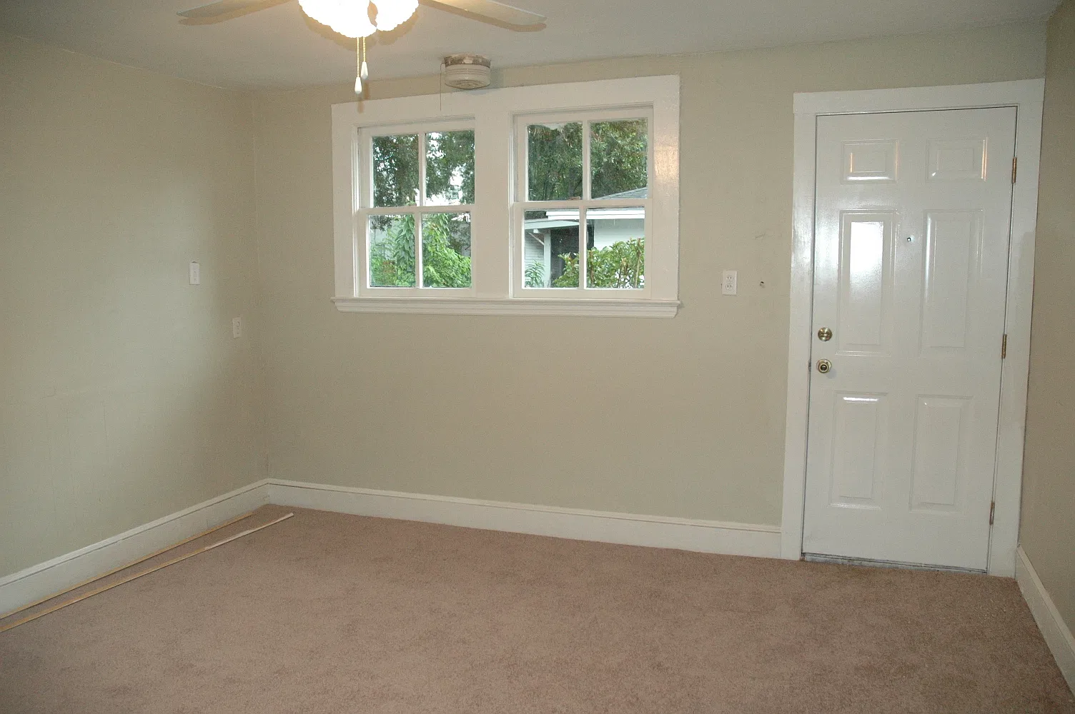 Large 6 Bed/2 Bath Unit Steps from UF! — Photo 2