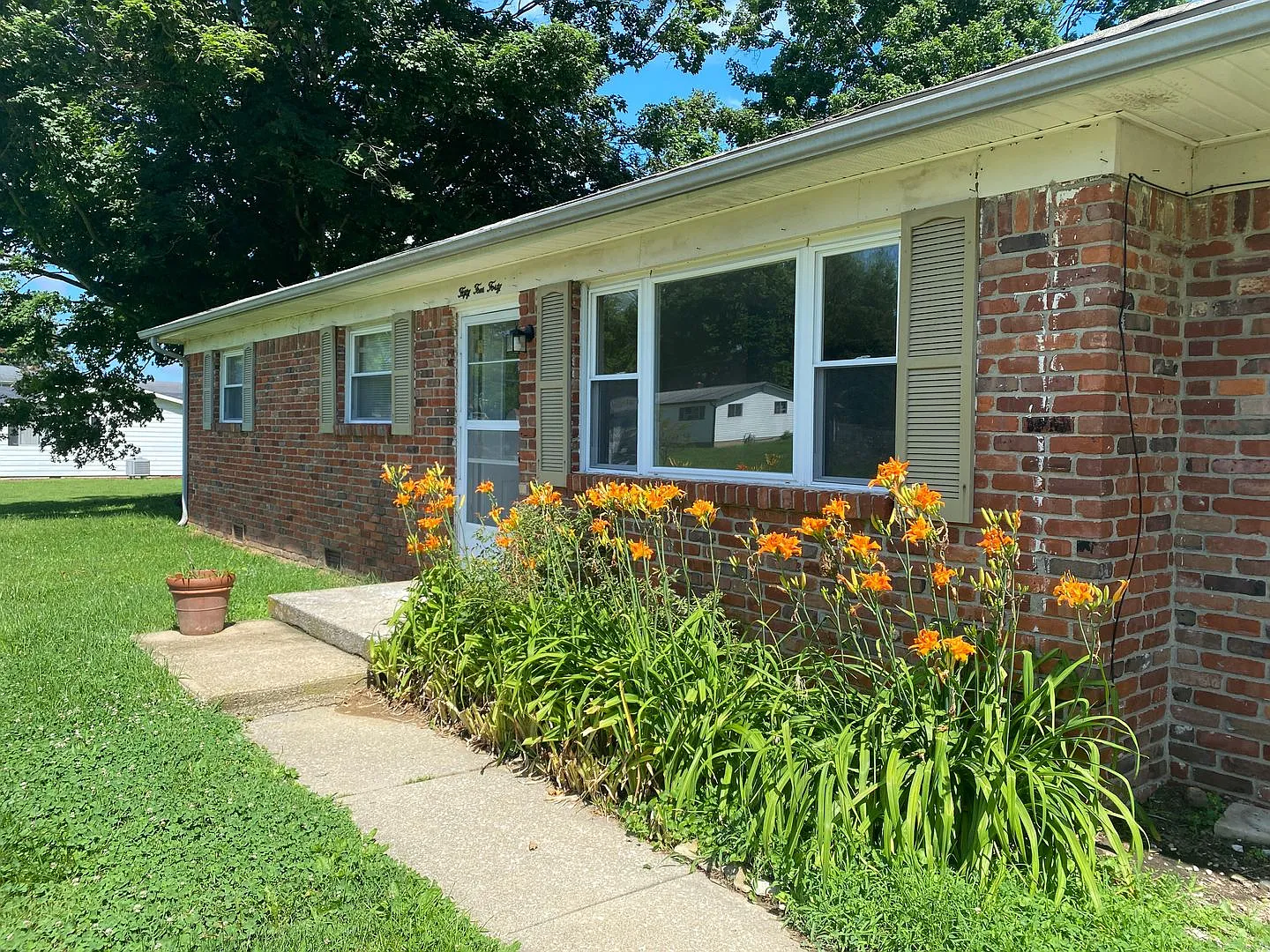 3 Bedroom, 2 Bathroom Home on Bloomington's Westside — Photo 1
