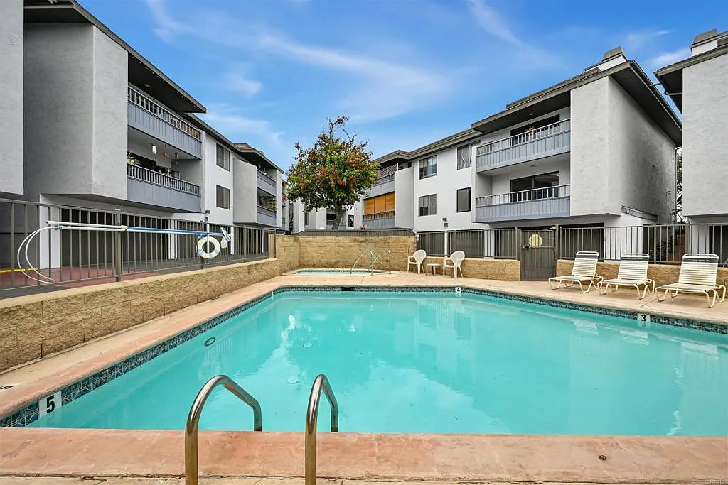 2 bed, 2.0 bath, 951 sqft, $3,100 — Photo 1