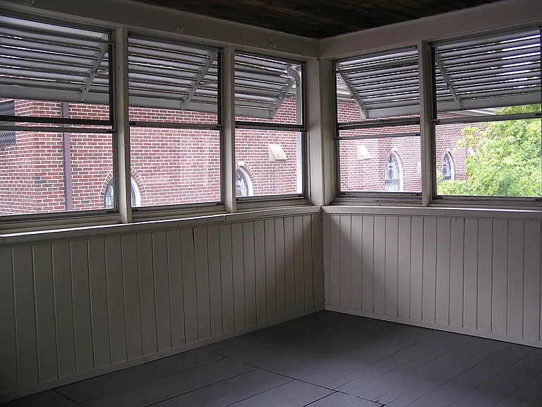 22 Edwards Sq — Photo 5
