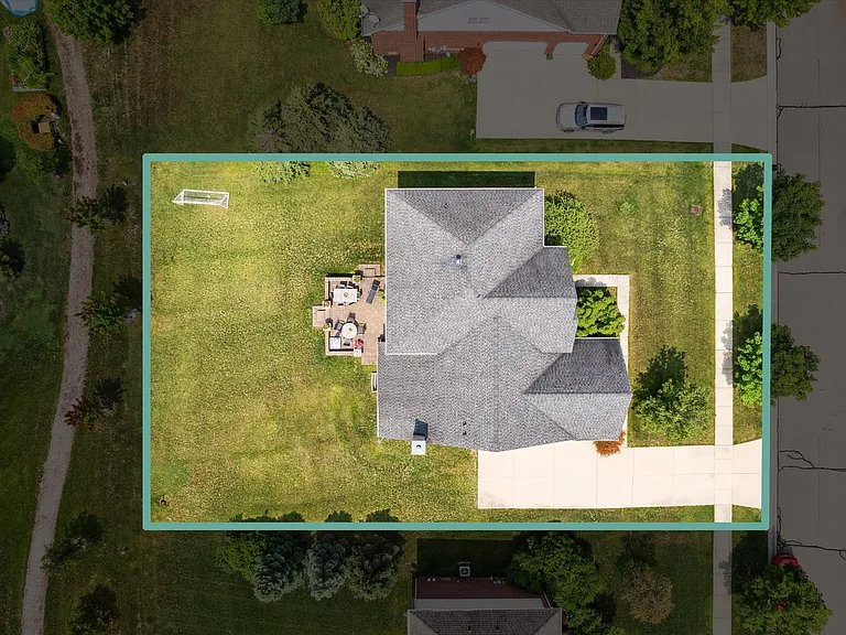 24323 Bellingham Dr — Photo 38