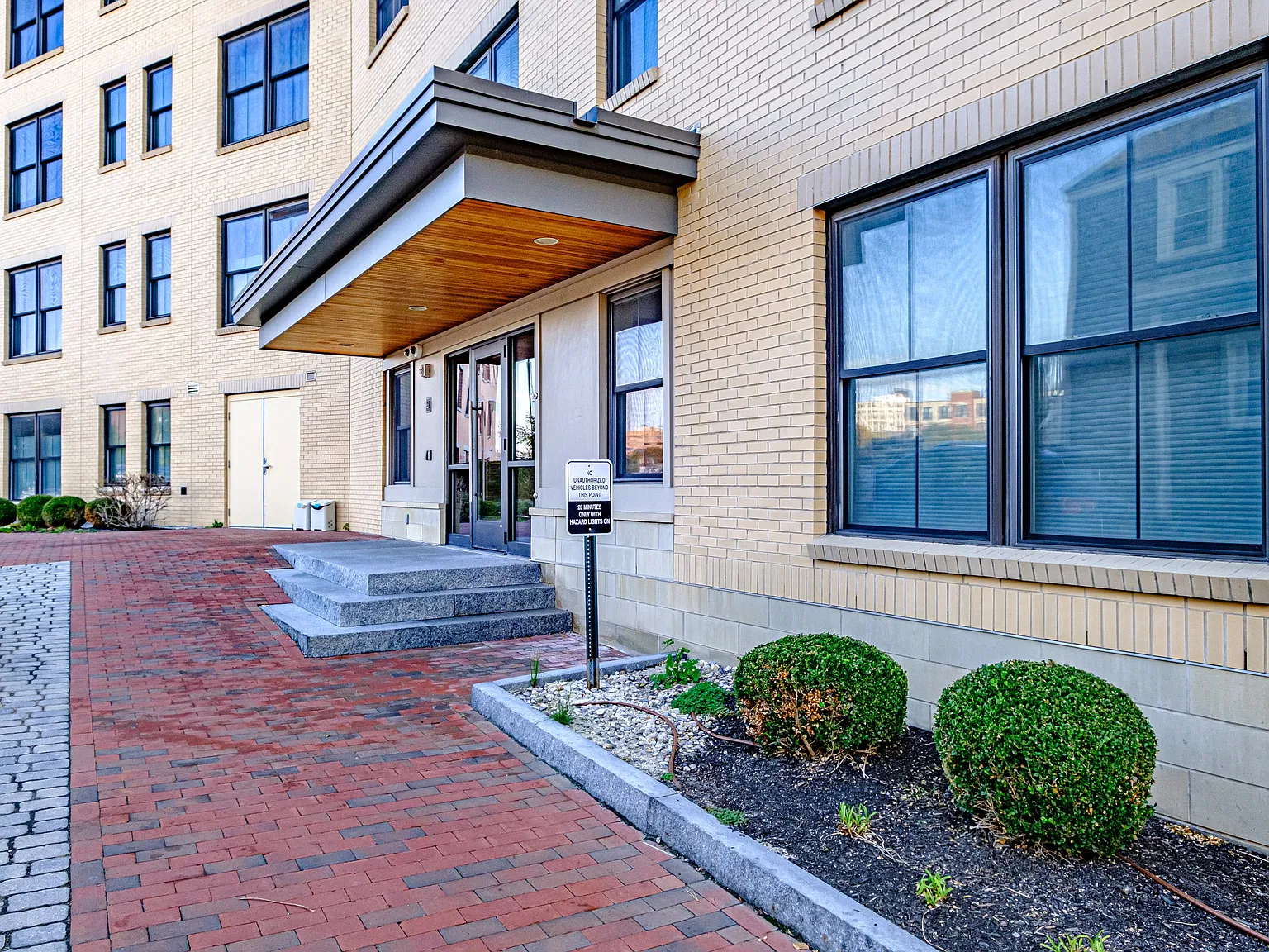 2 bed, 1185 sqft, $3,995 — Photo 1