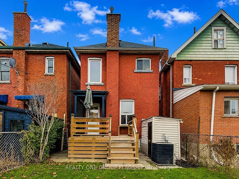 16 Huntley St — Photo 35