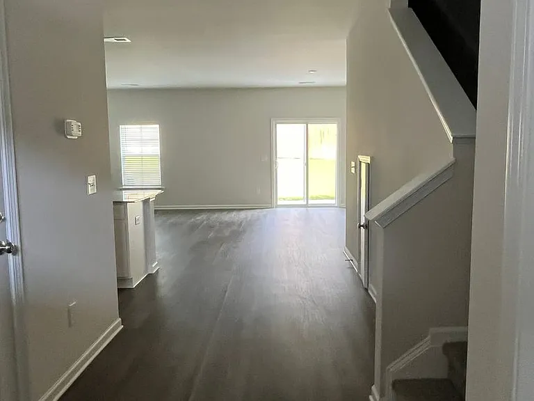 315 S Lake Ct — Photo 5