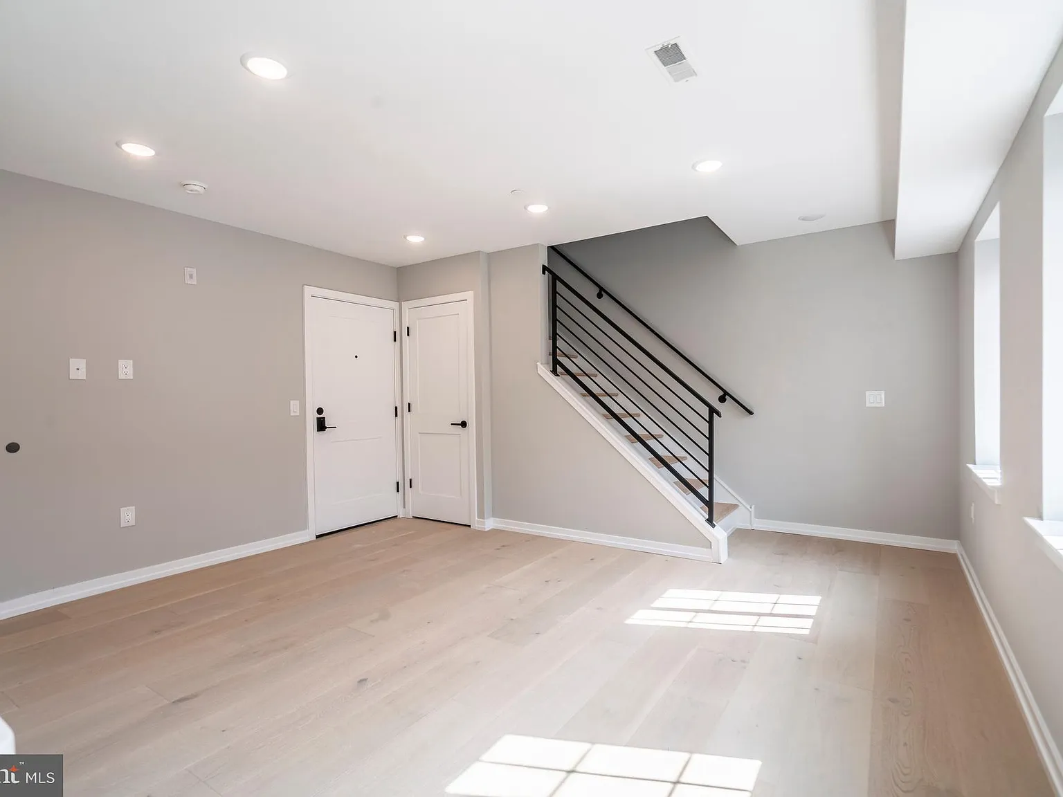 3 bed, 2.5 bath, 1325 sqft, $2,950 — Photo 3