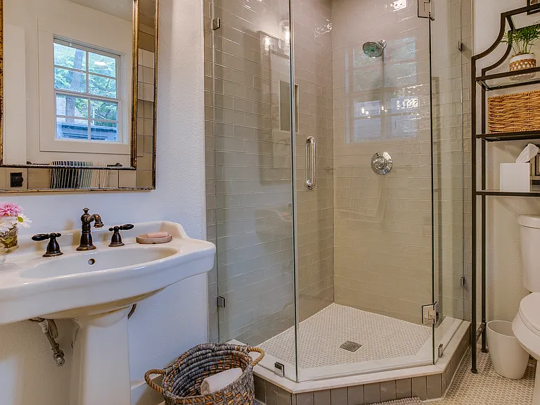 216 N Waverly Dr — Photo 21