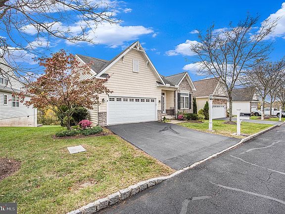 4th image of 4388 Buttercup Cir