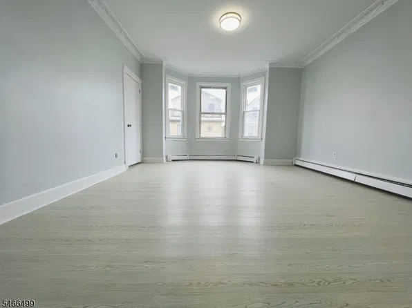 226 Patterson St, Harrison Town, NJ 07029