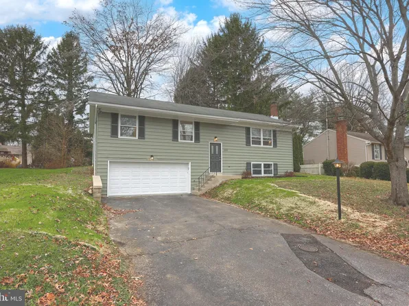 1833 Larchmont Ln, Lancaster, PA 17601