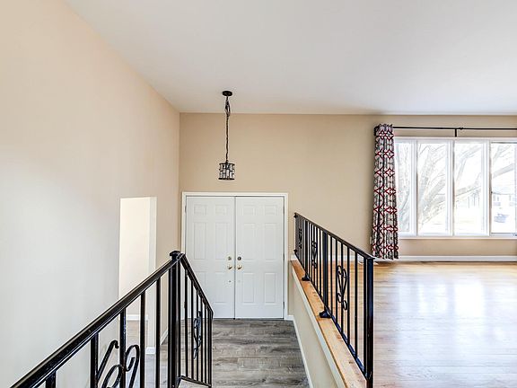 3rd image of 1286 Springhurst Dr