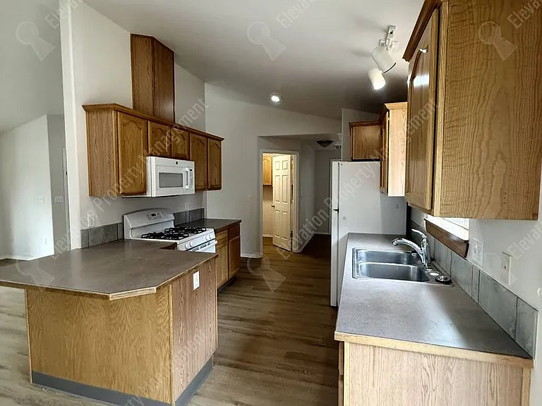 1299 NE Glacier Ridge Rd — Photo 10