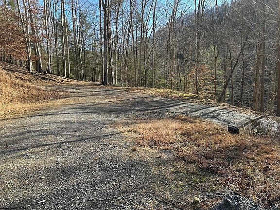 4th image of 3147 Lake Lane Rd