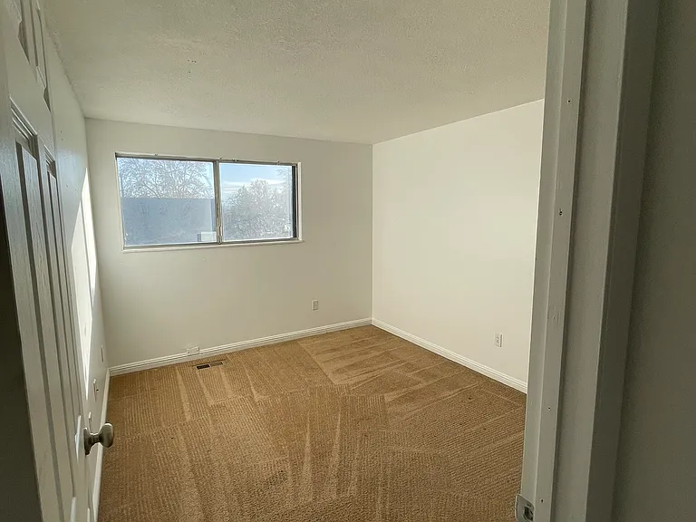 1647 London Cir — Photo 13