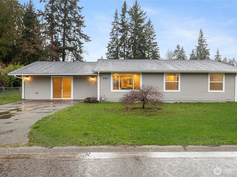 1st image of 604 NE Valley Oak Drive