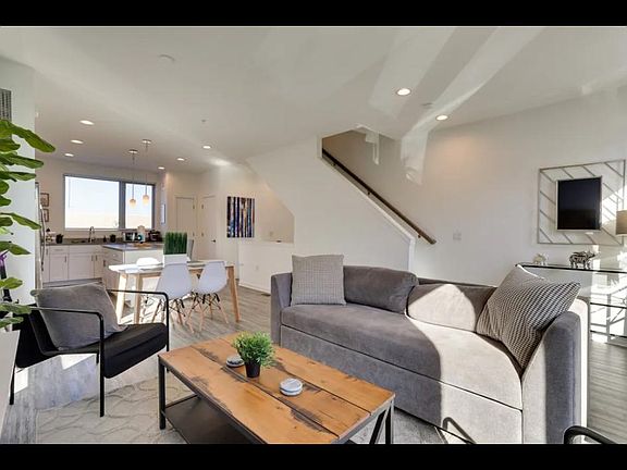 2nd image of 2022 Northbank Pl