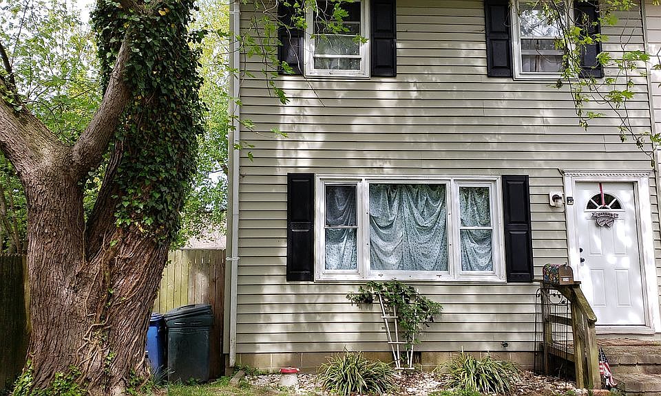 1st image of 328 Chester Ct