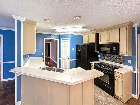 3rd image of 858 Naugher Rd