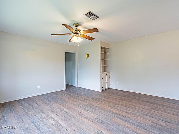 5th image of 102 Wicklow Blvd